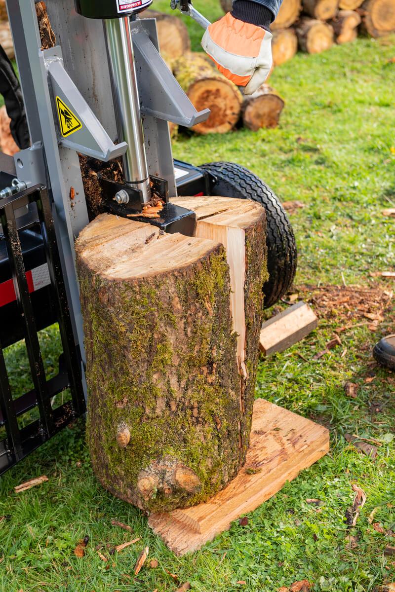 Oregon® 30-Ton 250cc Briggs & Stratton Horizontal / Vertical Log Splitter (OR30TBS-1)